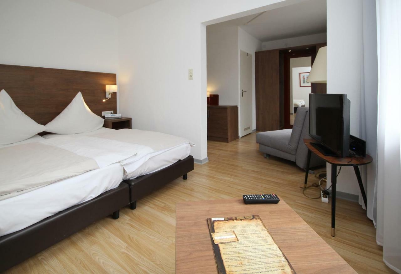 Hotel Berghof Wasserkuppe & Gaestehaus Fuldaquelle Gersfeld Chambre photo